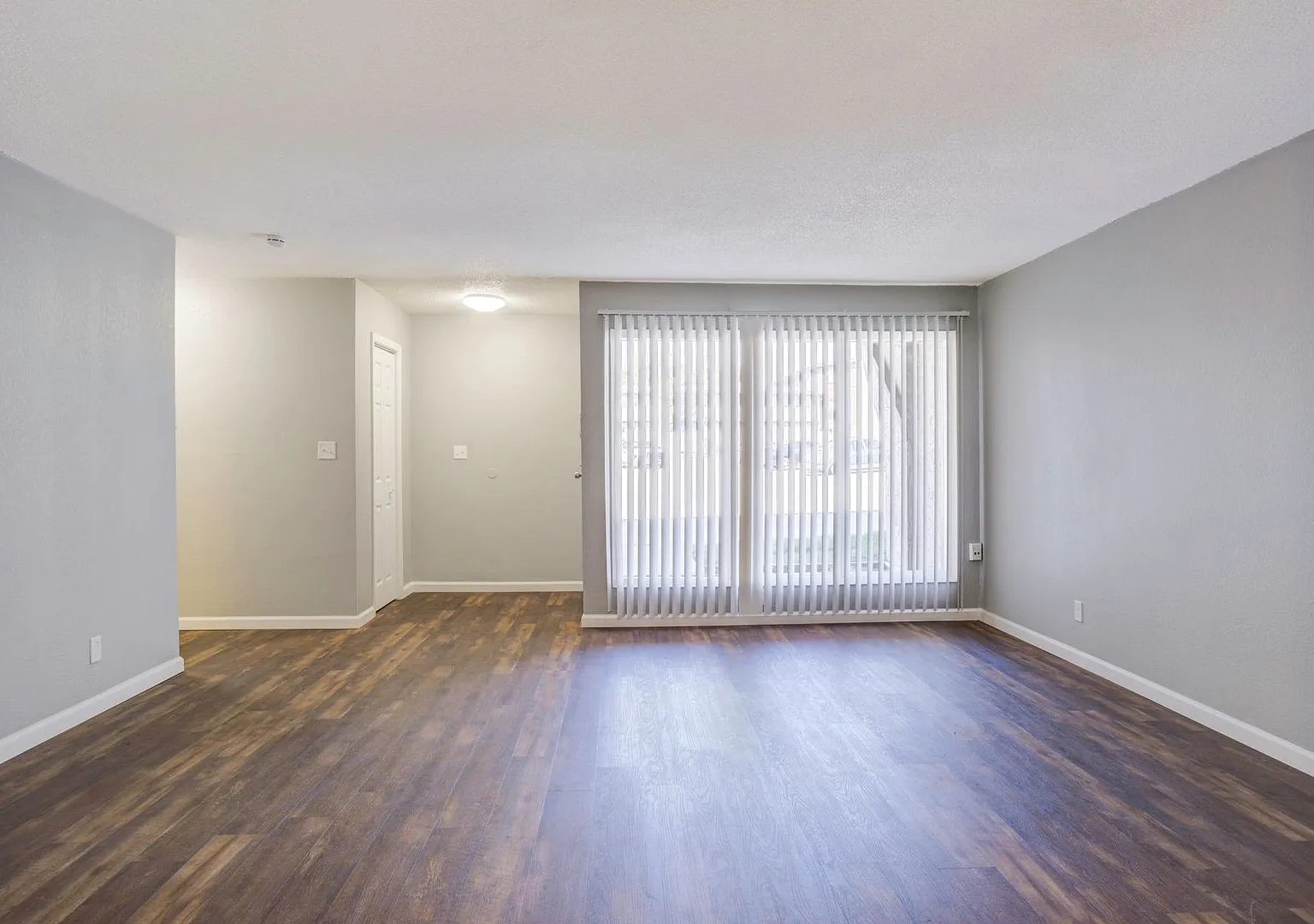 Wornall Place Apartments — Photo 4