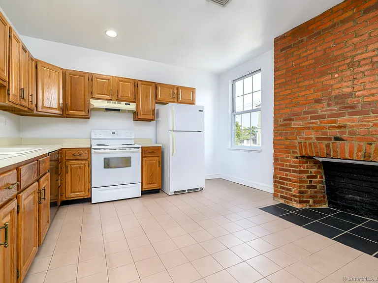 104 East Ave #2 — Photo 8
