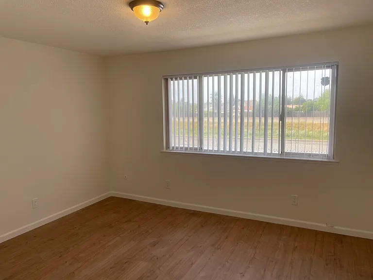 4066 Weymouth Ln — Photo 11