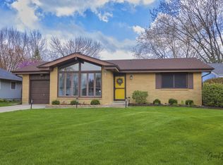 2313 Green Tree Ct, Lindenhurst, IL 60046