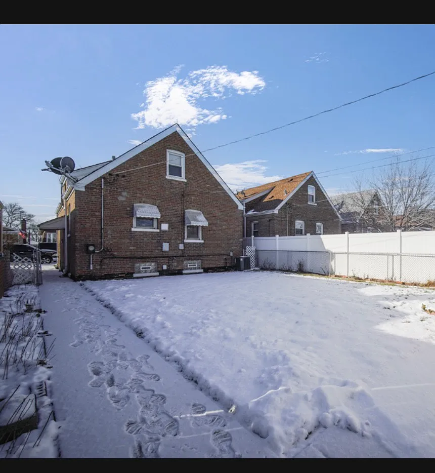6 bed, 1400 sqft, $3,200 — Photo 2