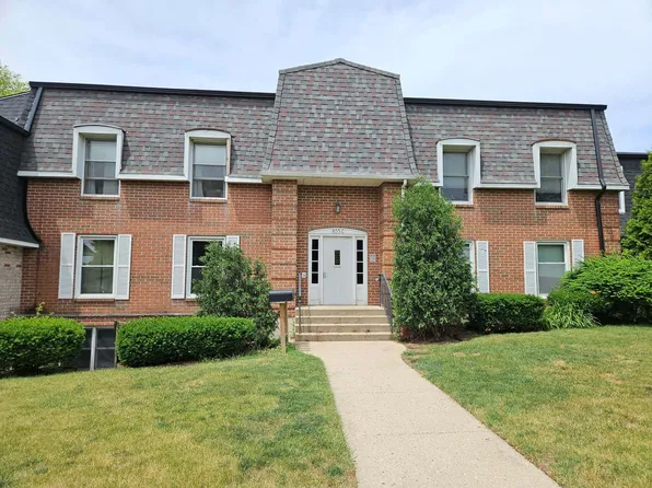 855 Village Quarter Rd #C, Dundee, IL 60118