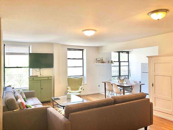 4th image of 310 W 95th St APT 3E