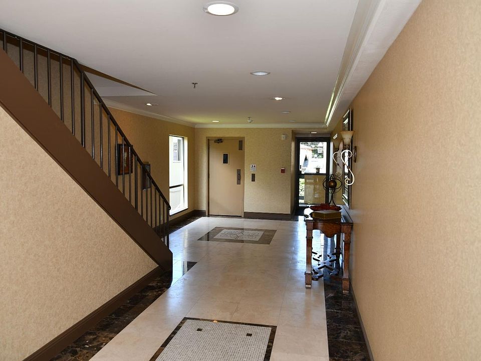 2nd image of 1056 El Camino Real APT 204