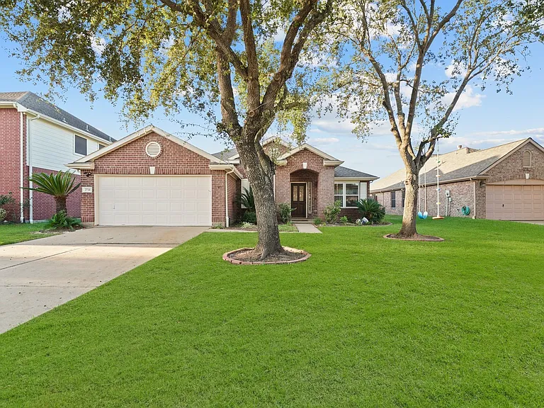 2714 Crestbrook Ct — Photo 2