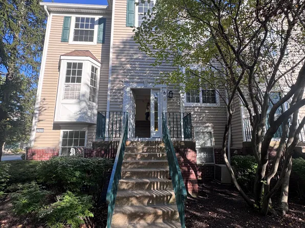 2449 Courtyard Cir Unit 8, Aurora, IL 60506