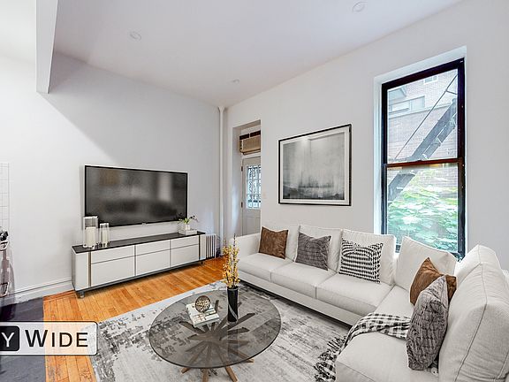 2nd image of 226 E 87th St APT 1B