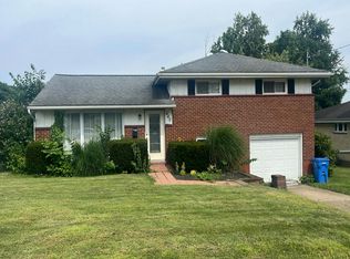 445 Toledo Dr, New Kensington, PA 15068