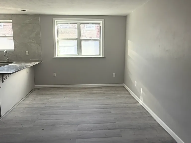 2828 Devereaux Ave — Photo 1