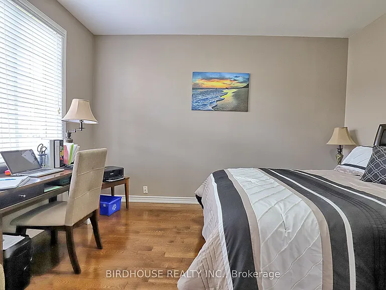 21 Ellis Cres — Photo 16