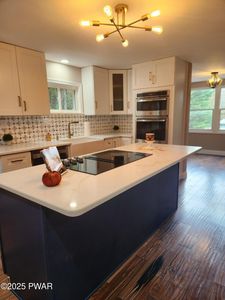 1 Mountain Crest Dr, Lake Ariel, PA, 18436