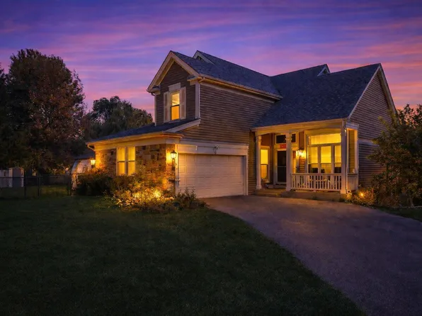 10 Barrington Ct, Lake In The Hills, IL 60156