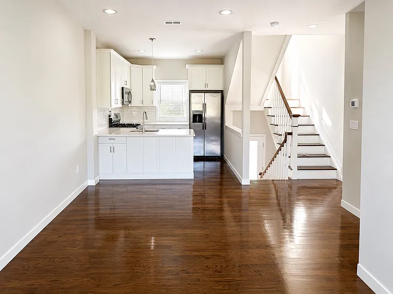 145 Hawthorne St — Photo 5