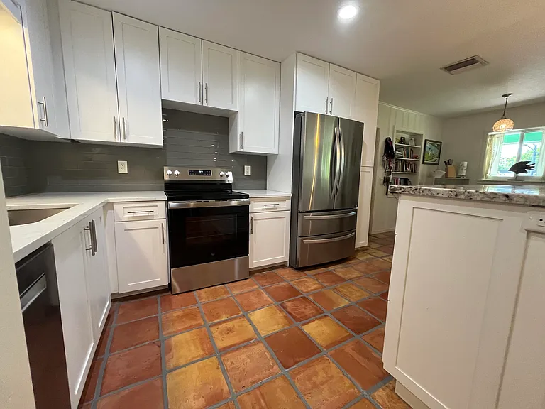 620 NE 9th Ave — Photo 23