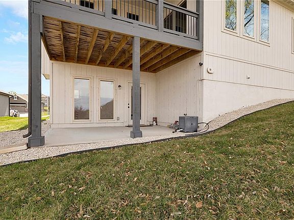 4th image of 905 SE Wood Ridge Ct