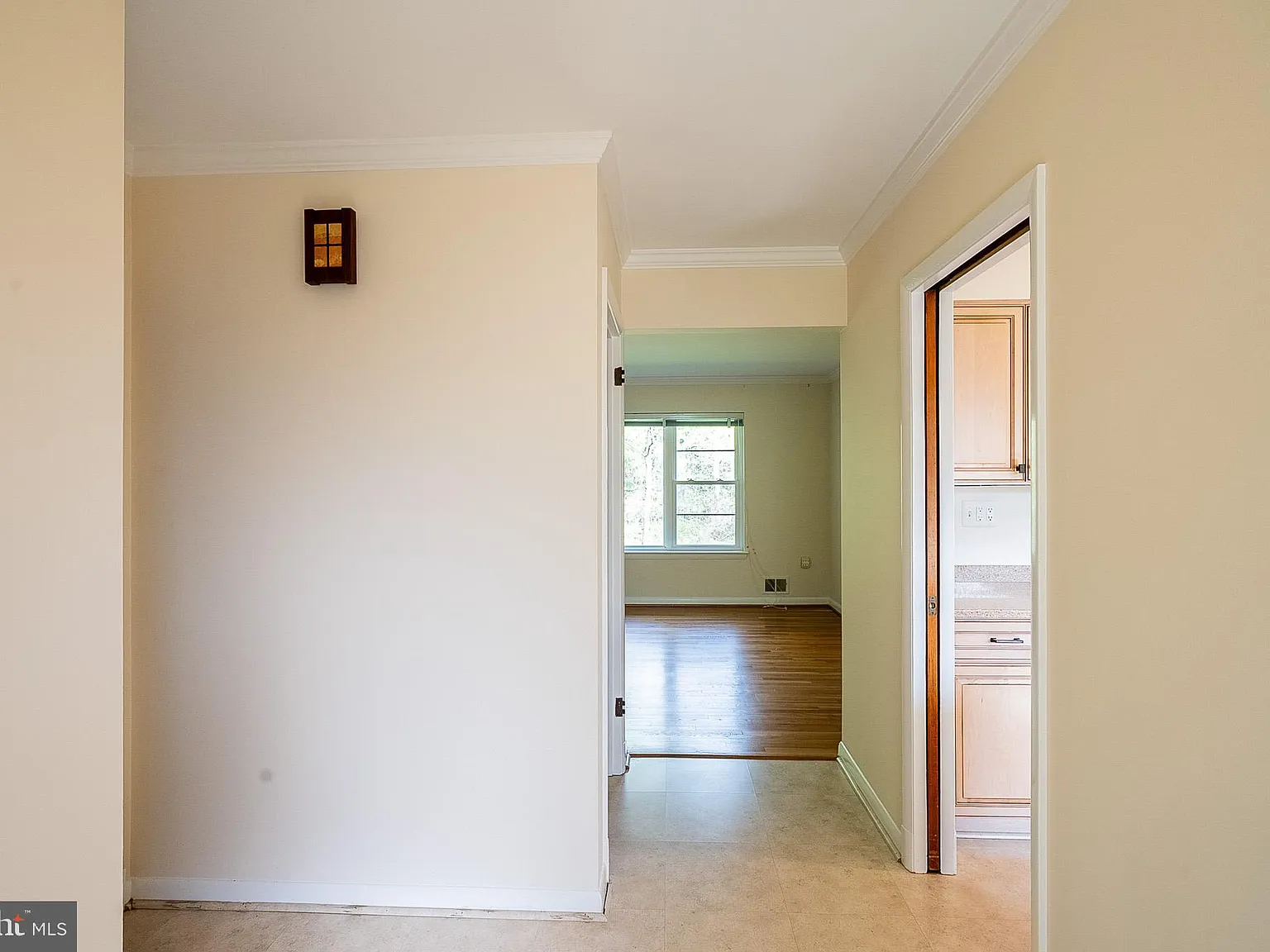 4 bed, 3.0 bath, 2263 sqft, $4,200 — Photo 4