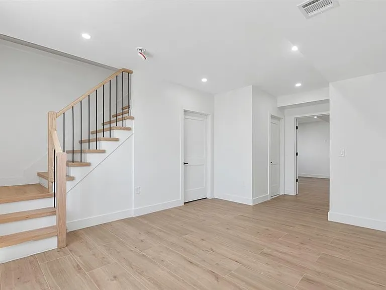 853 Pleasantview Ter #1 — Photo 11