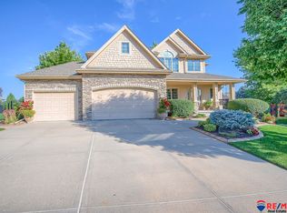 8108 Reed Cir, Papillion, NE 68046