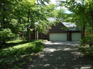5579 Hickory Ln, Bay City, MI 48706