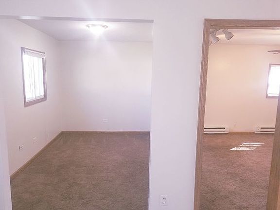 5th image of 447 E Birch Dr