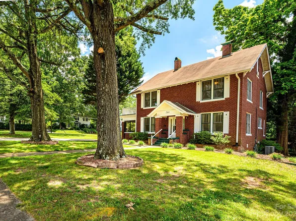 264 3rd Ave NE, Hickory, NC 28601
