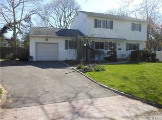 25 Newtown Ln, Melville, NY 11747