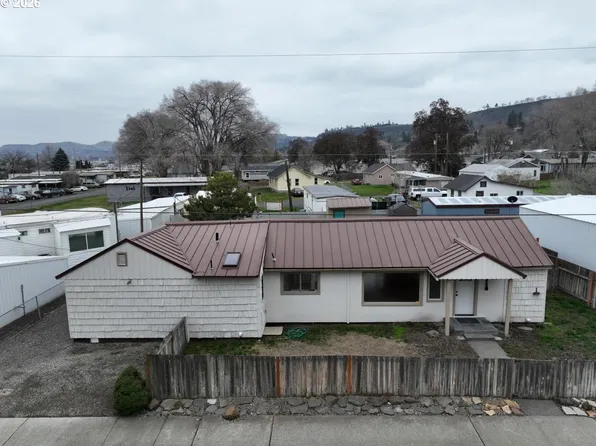 918 Snipes St W, The Dalles, OR 97058
