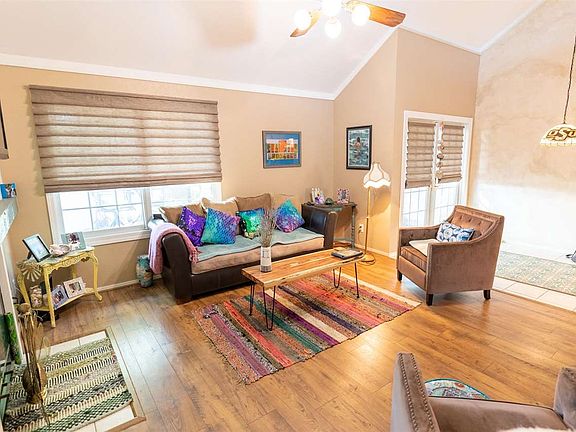 5th image of 903 Parkway Dr