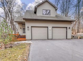 829 Wood Hill Rd, Chanhassen, MN 55317