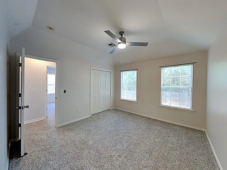 1117 Cedarcrest St — Photo 11