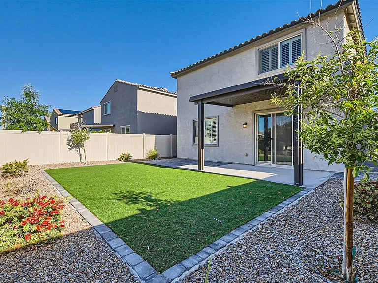 17 Pivot Ave — Photo 2