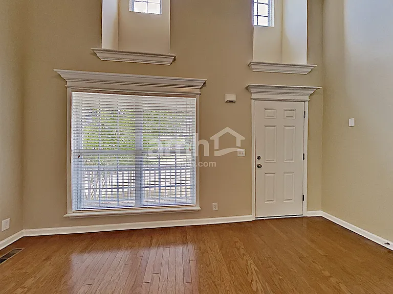 2053 Leefield Dr — Photo 8