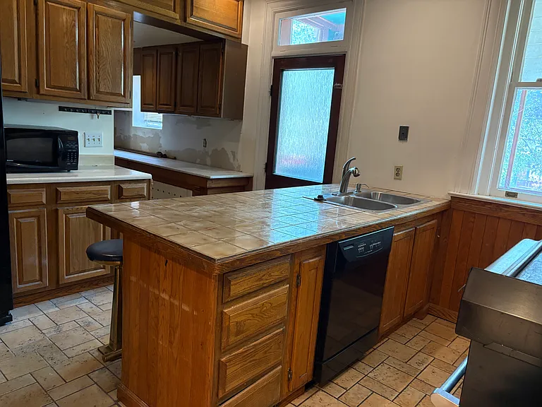 1249 York St #1 — Photo 7
