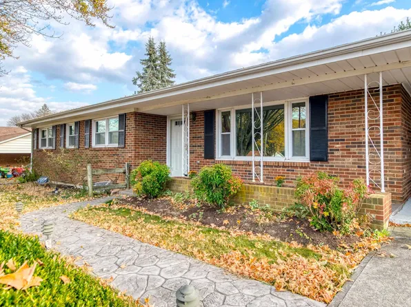 345 Maple Dr, Christiansburg, VA 24073