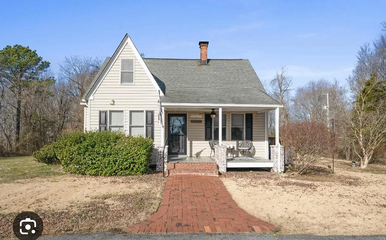 4 bed, 1938 sqft, $3,400 — Photo 1