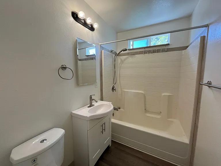 12728 Linnell Ave — Photo 10
