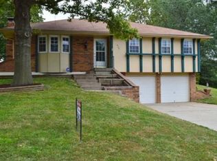 5705 NW High Hill St, Parkville, MO 64152