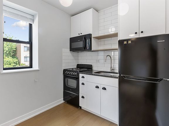 2nd image of 6019 N Winthrop Ave #206