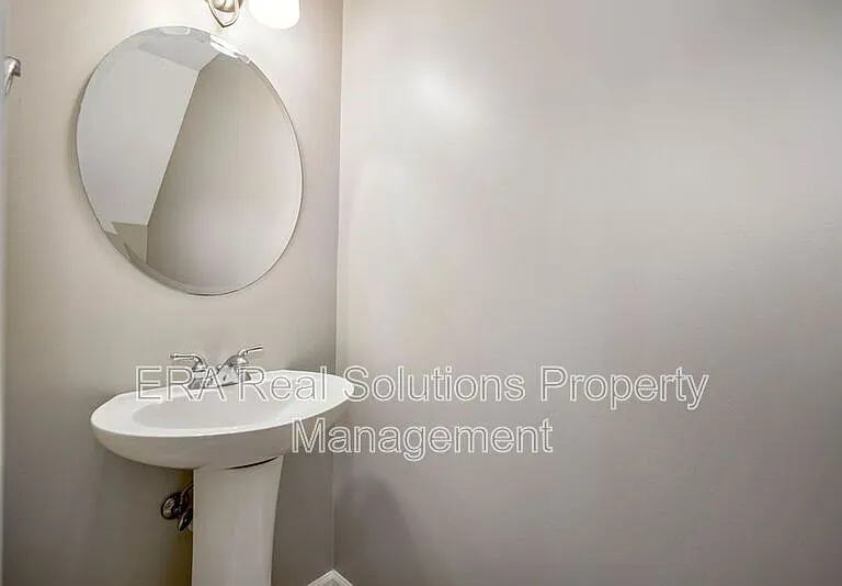 2132 Gilbert Ave #A — Photo 24