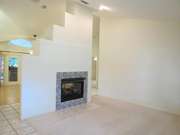 5th image of 748 Charmwood Dr