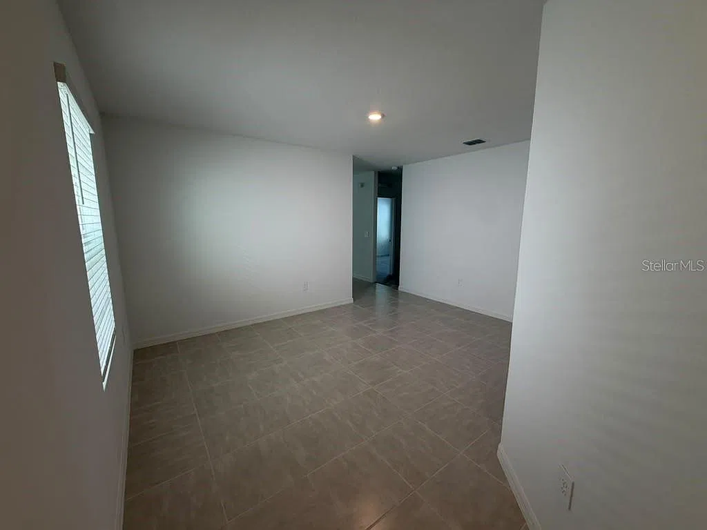 3 bed, 2.0 bath, 1602 sqft, $2,100 — Photo 3