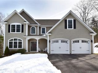 17 Crystal Ridge Dr, Ellington, CT 06029