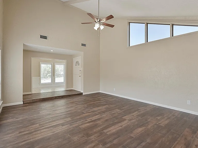 2408 Quail Hollow Dr — Photo 12