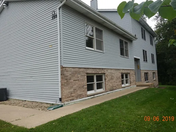 358 College St APT C, Crystal Lake, IL 60014