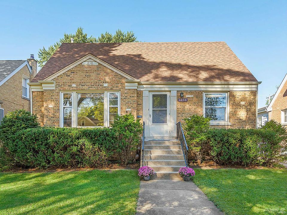 1238 Blanchan Ave La Grange-large-001-16-1238 Blanchan Avenue La Grange-1334x1000-72dpi