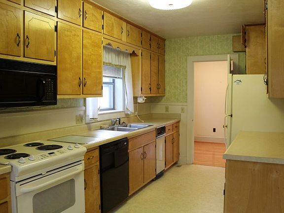 3rd image of 19 Bondurant St