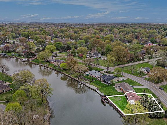 5th image of 26265 S River Rd