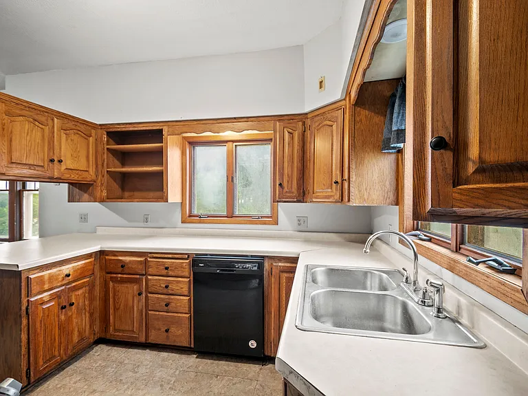 820 S Grove Ave — Photo 7