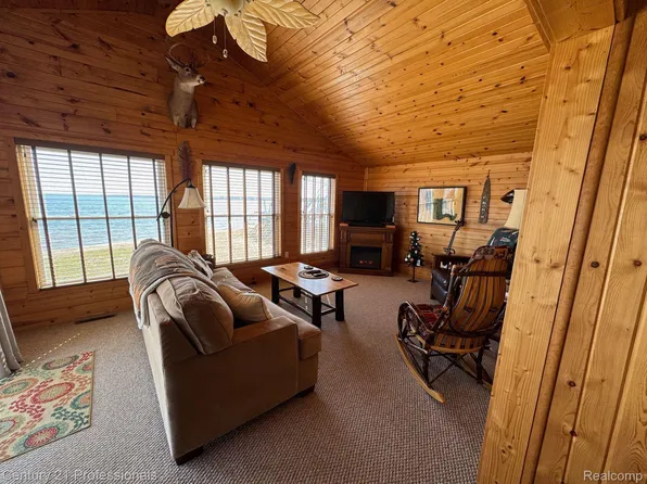 6366 W Houghton Lake Dr #4, Houghton Lake, MI 48629