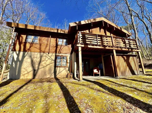 130 Canterbrook Dr #130, Hawley, PA 18428